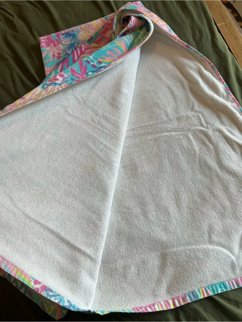 NWOT Lilly Pulitzer splendor in the sand beach towel